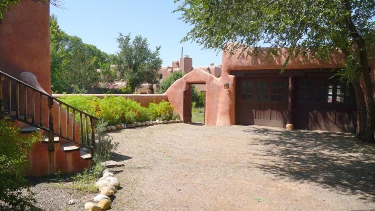 Holiday home 5bd Historic Pink House *