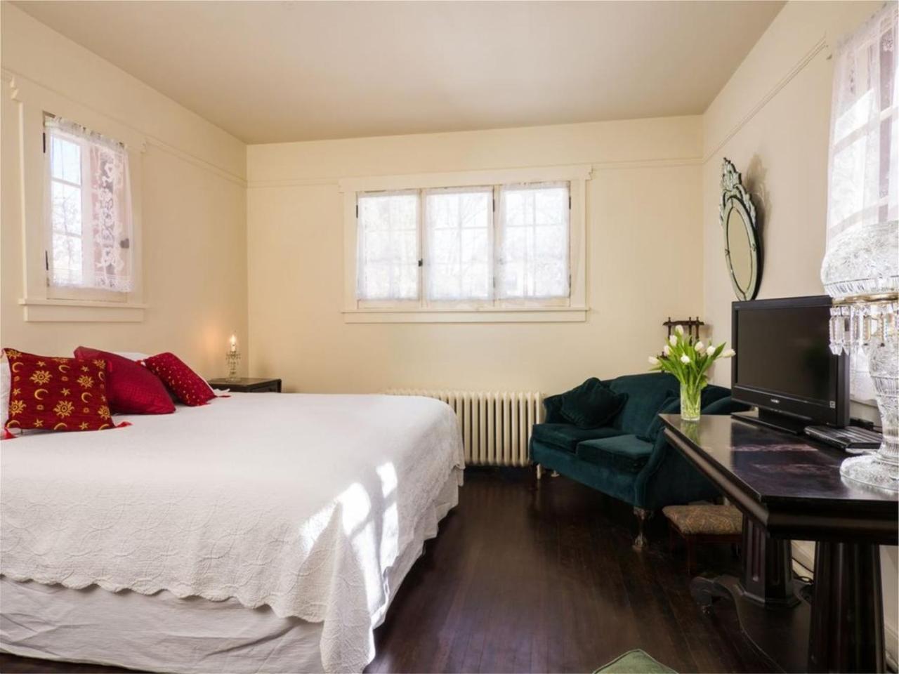 5bd Historic Pink House * Santa Fe