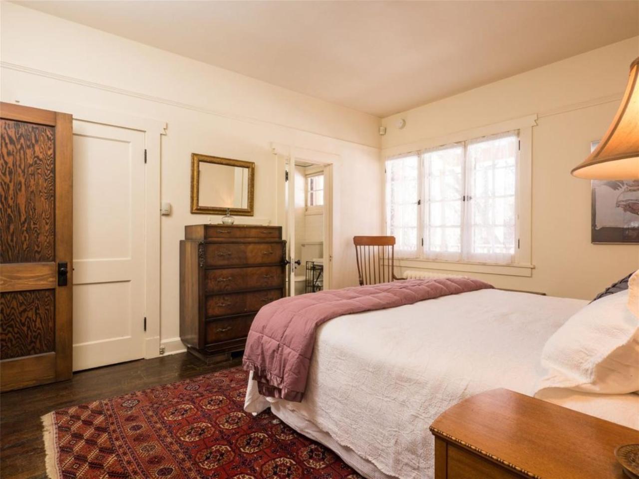 Holiday home 5bd Historic Pink House *