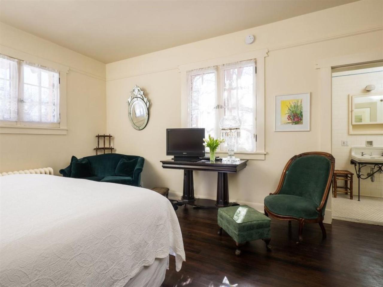 5bd Historic Pink House Holiday home