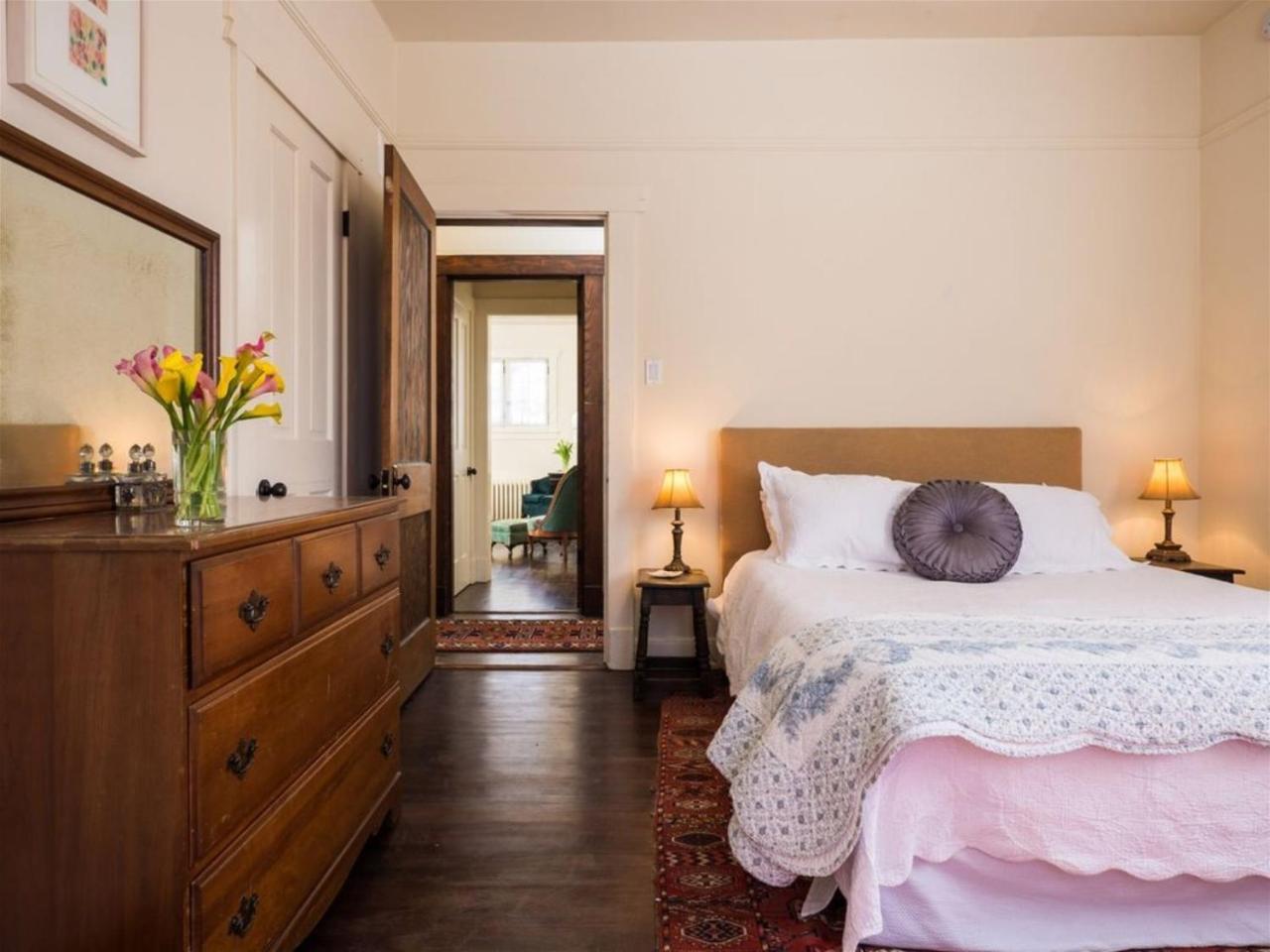 5bd Historic Pink House Santa Fe