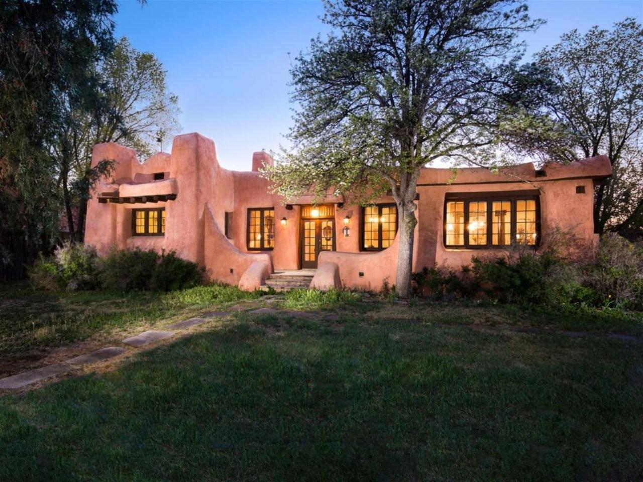 Holiday home 5bd Historic Pink House